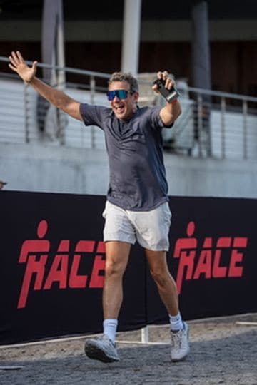 Finisher with arms up